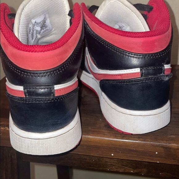 Nike Air Jordons/Red and black/Mid shoe/Black shoelace - Picture 4 of 5